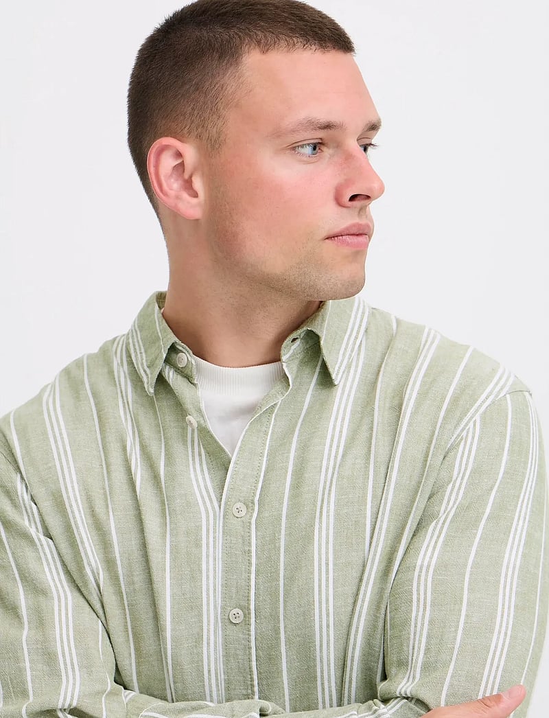 Blend - BHBOBBY LINEN STRIPE - randiga skjortor - oil green - 4