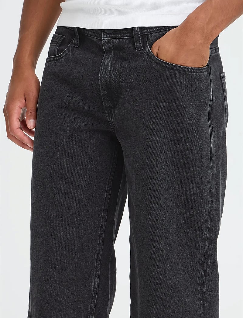 Blend - BHFLAKE LOOSE DENIMSHORTS - lühikesed teksapüksid - denim black - 5