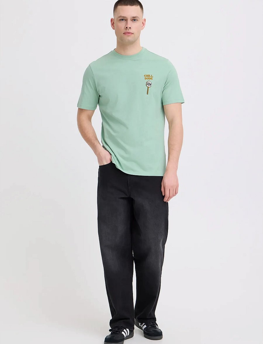 Blend - BHKAMERON FUNNY EMB S/S TEE - kortærmede t-shirts - granite green - 0