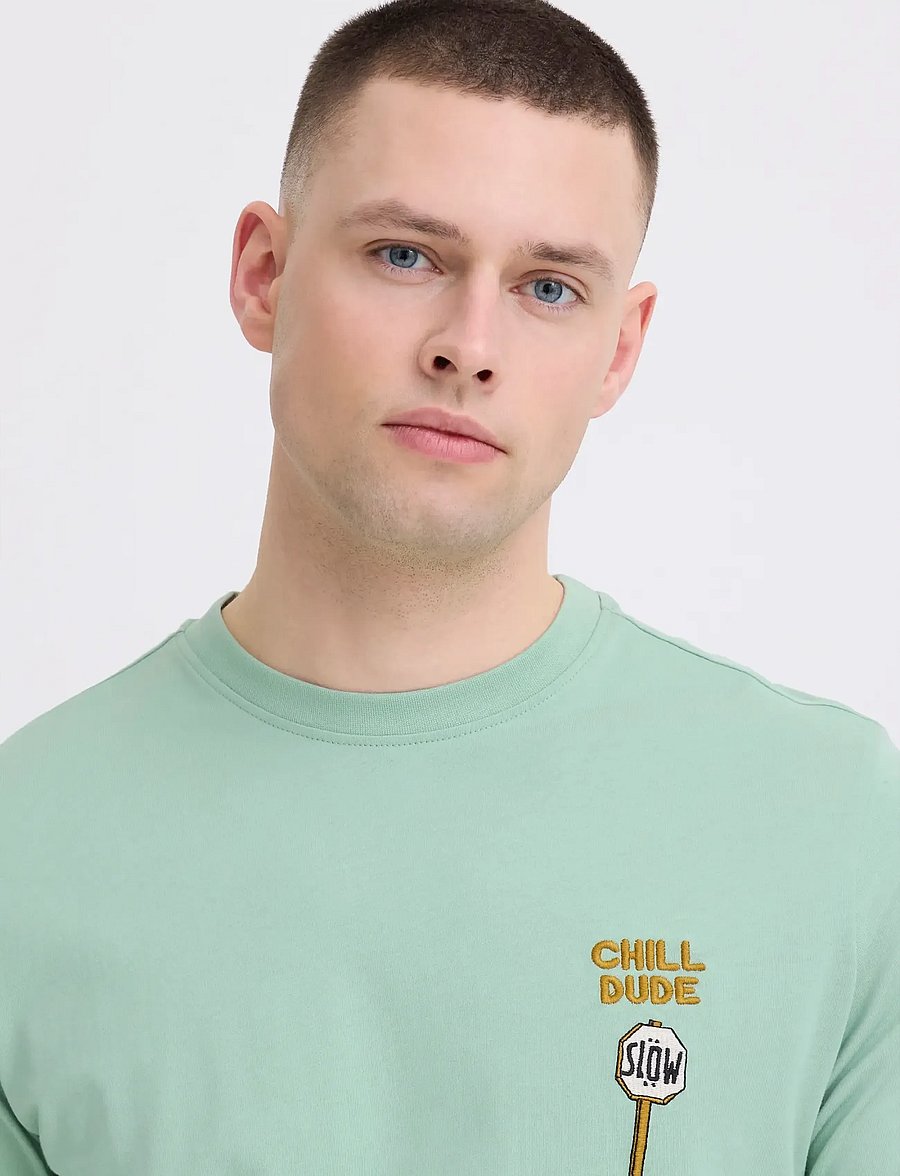 Blend - BHKAMERON FUNNY EMB S/S TEE - kortærmede t-shirts - granite green - 4