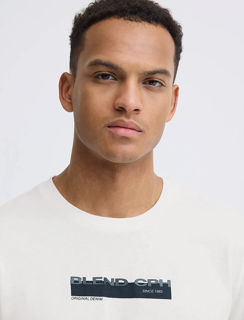 Blend - BHKEMUEL GRAPHIC L/S TEE - long-sleeved t-shirts - snow white - 4