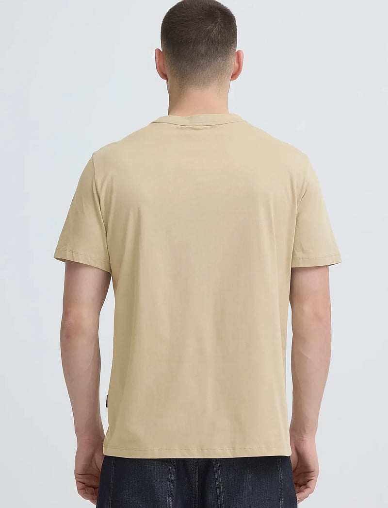Blend - BHKAMIL EMB S/S TEE - kurzärmelig - crockery - 3