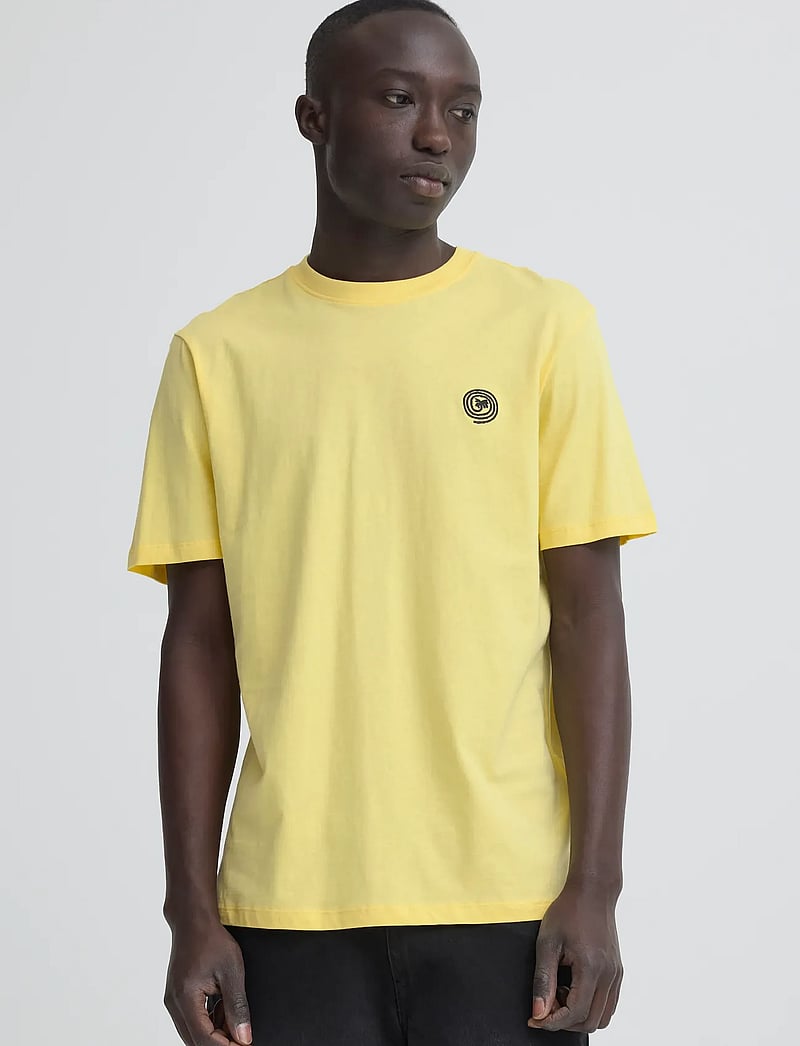 Blend - BHKAMIL EMB S/S TEE - kurzärmelig - lemon meringue - 5