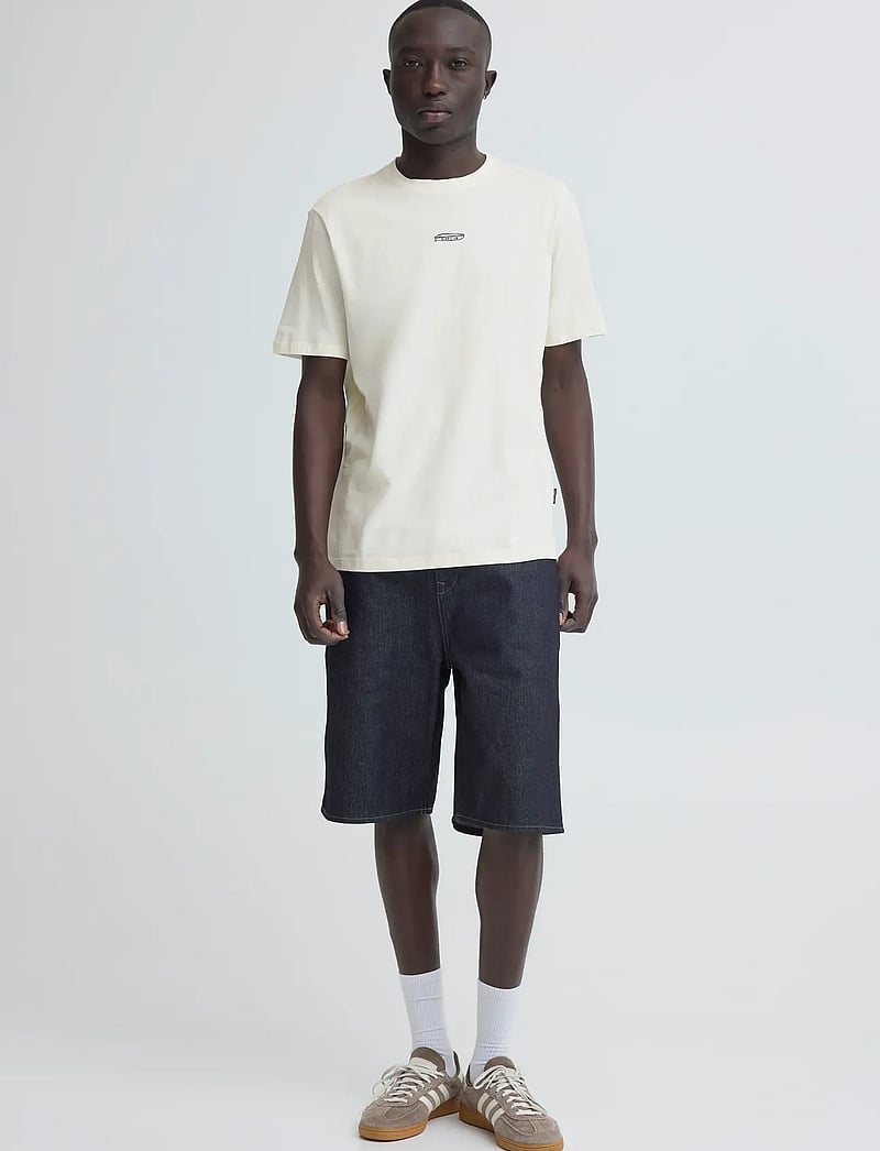 Blend - BHKAMIL EMB S/S TEE - kurzärmelig - vanilla ice - 0