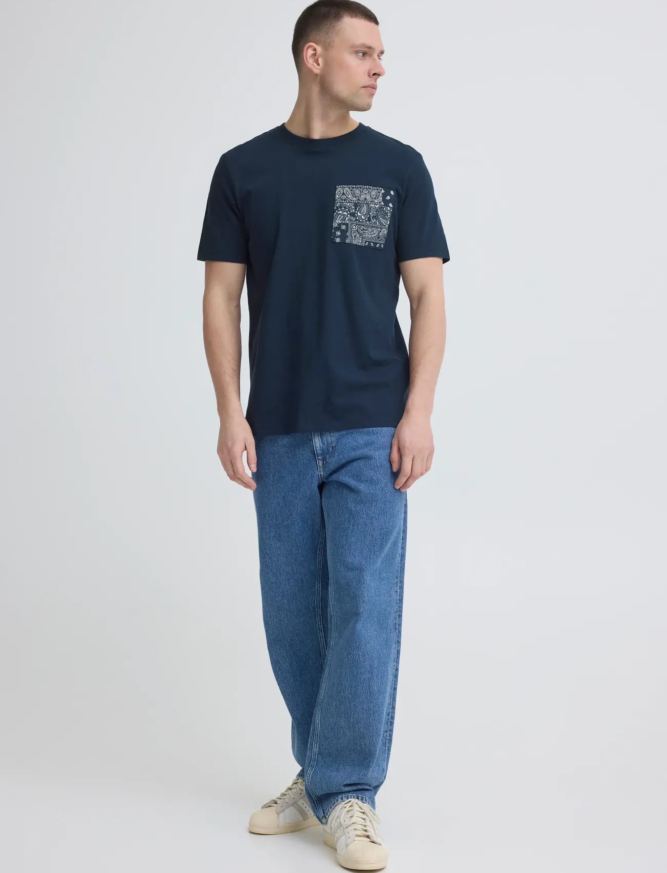 Blend BHKALEB PRINTED POCKET S/S TEE - T-shirts - SALUTE / navy
