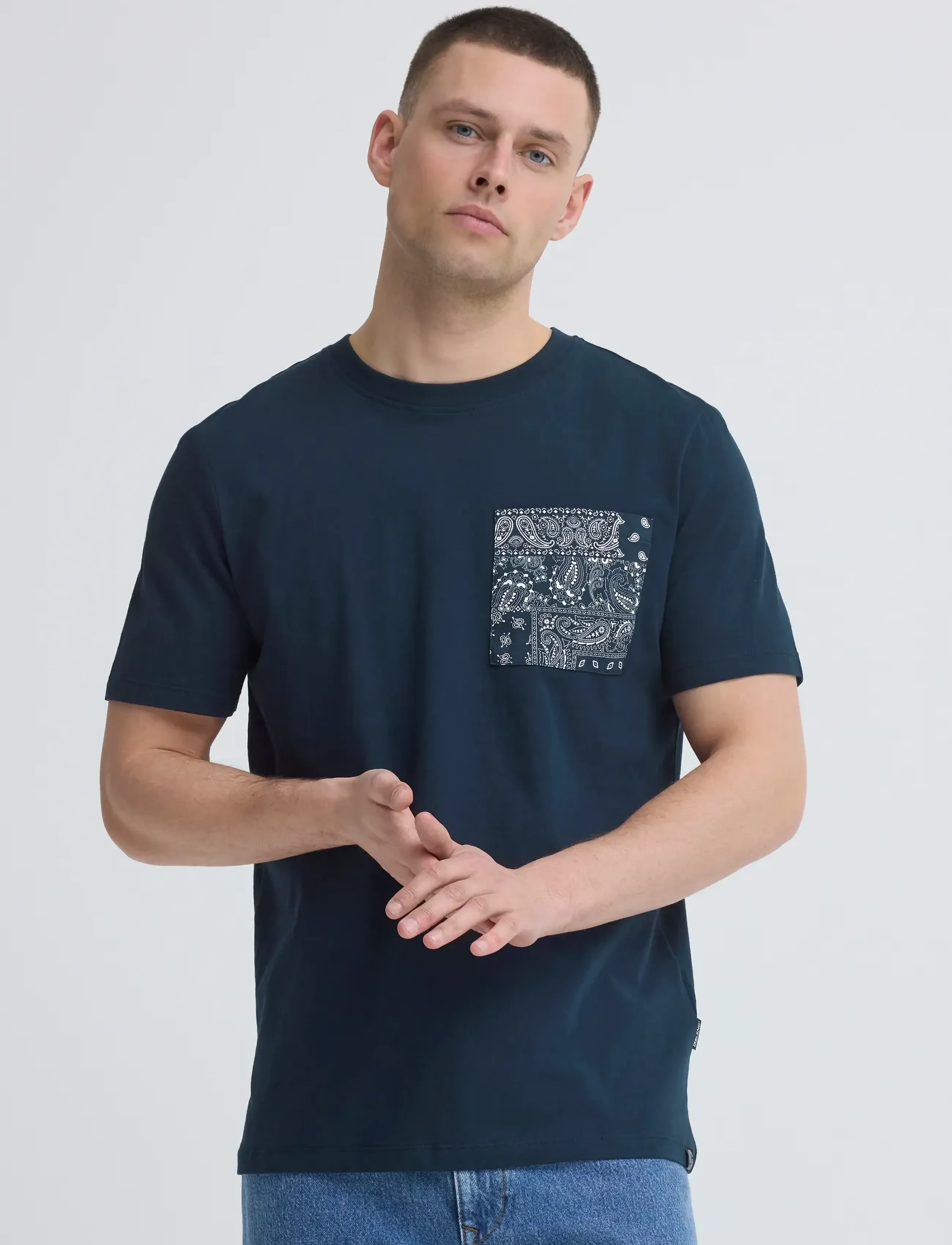 Blend - BHKALEB PRINTED POCKET S/S TEE - die niedrigsten preise - salute - 5