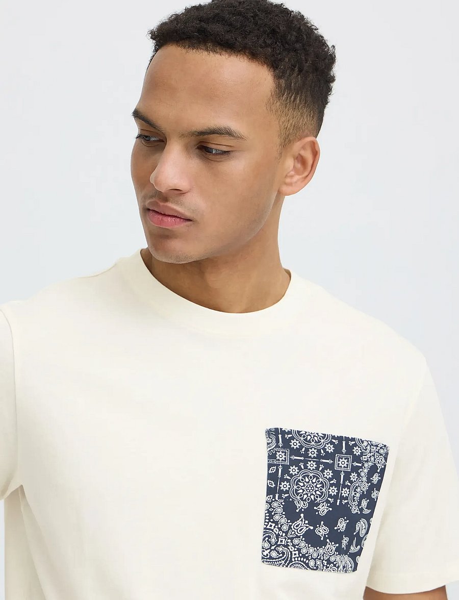 Blend - BHKALEB PRINTED POCKET S/S TEE - kurzärmelig - vanilla ice - 4