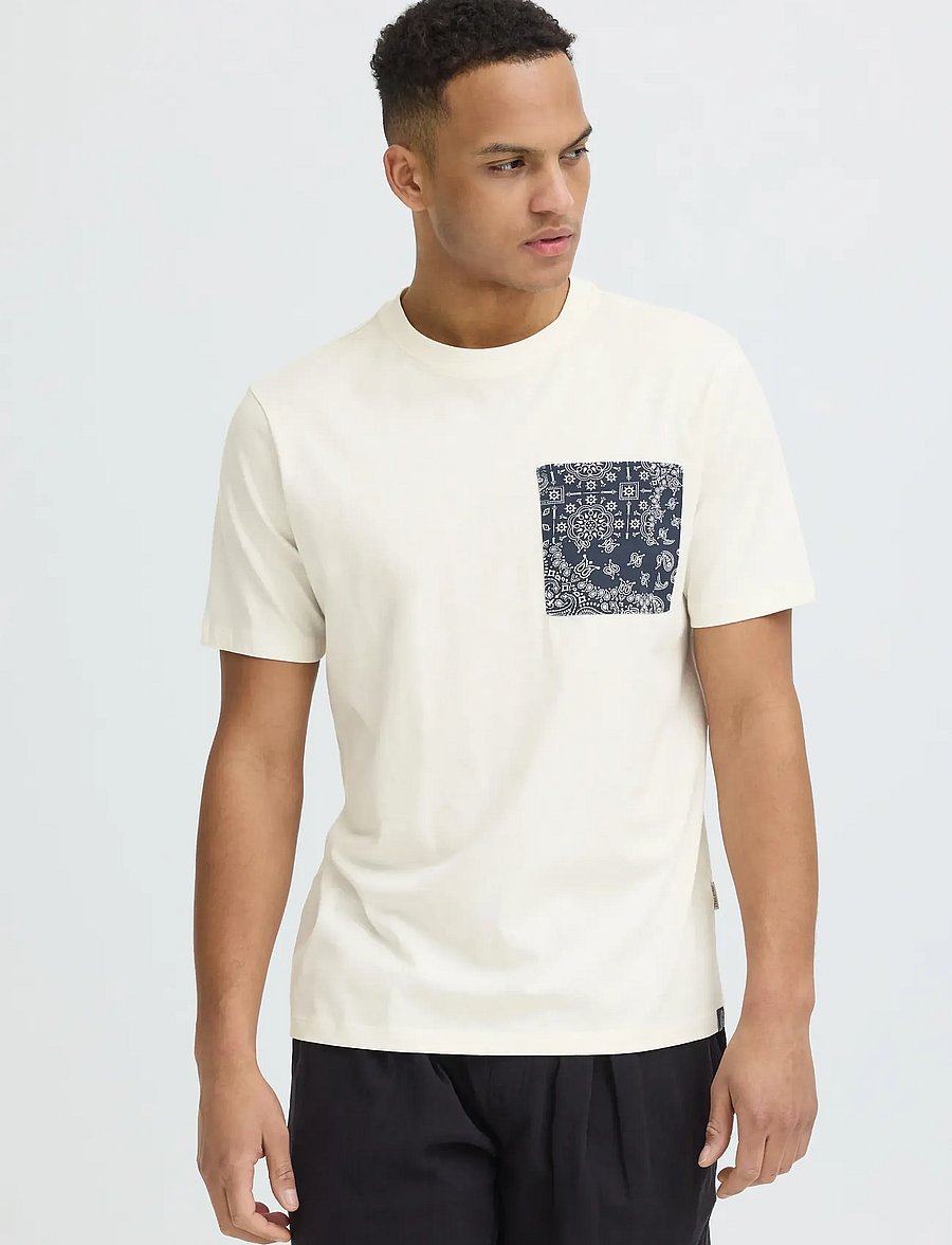 Blend - BHKALEB PRINTED POCKET S/S TEE - kurzärmelig - vanilla ice - 5