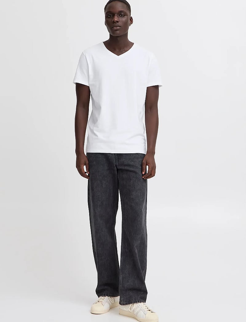 Blend - BHDINTON V-NECK TEE 2-PACK - t-shirts mit v-ausschnitt - white - 0