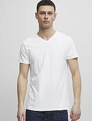 Blend - BHDINTON V-neck tee 2-pack - koszulki z dekoltem w serek - white - 2