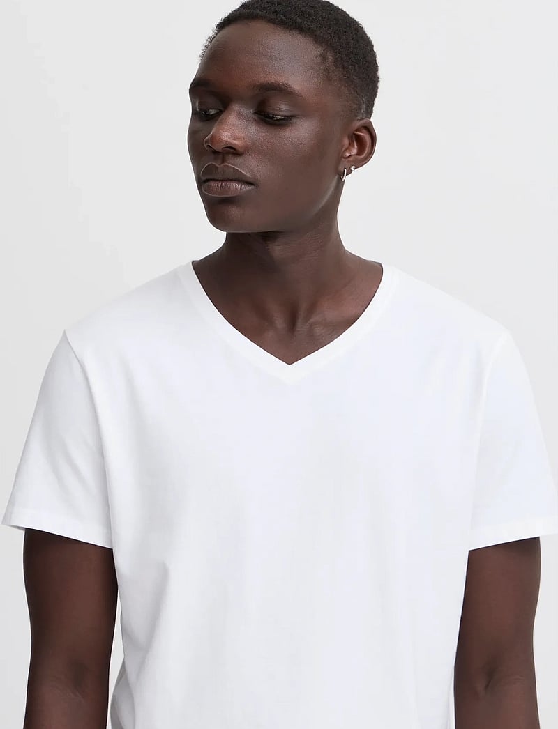 Blend - BHDINTON V-NECK TEE 2-PACK - t-shirts mit v-ausschnitt - white - 4