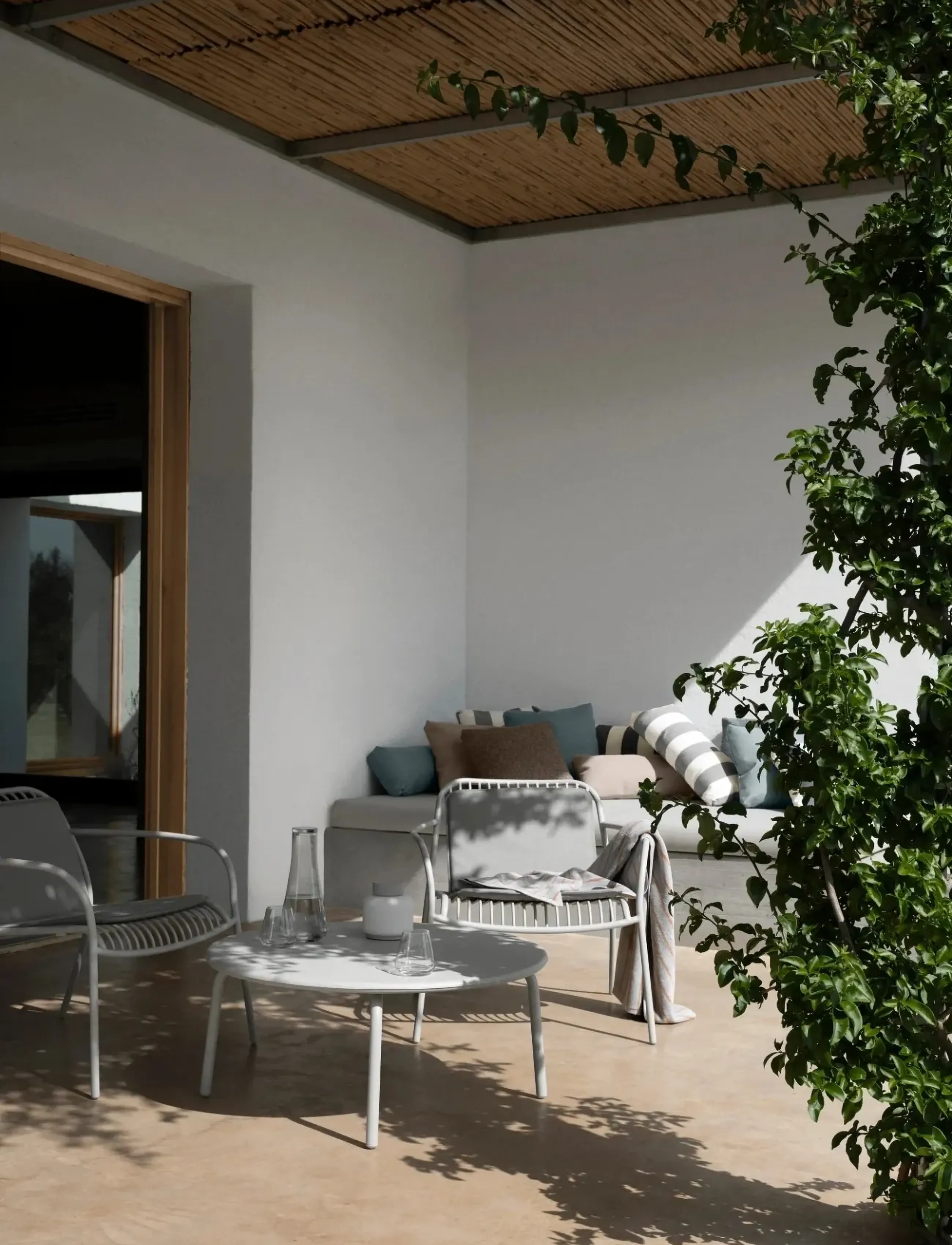 Blomus Lounge Table Ø 80 Cm Yua Silk Grey, L cm, Outdoor Environment, Grau - Tables, Homeware