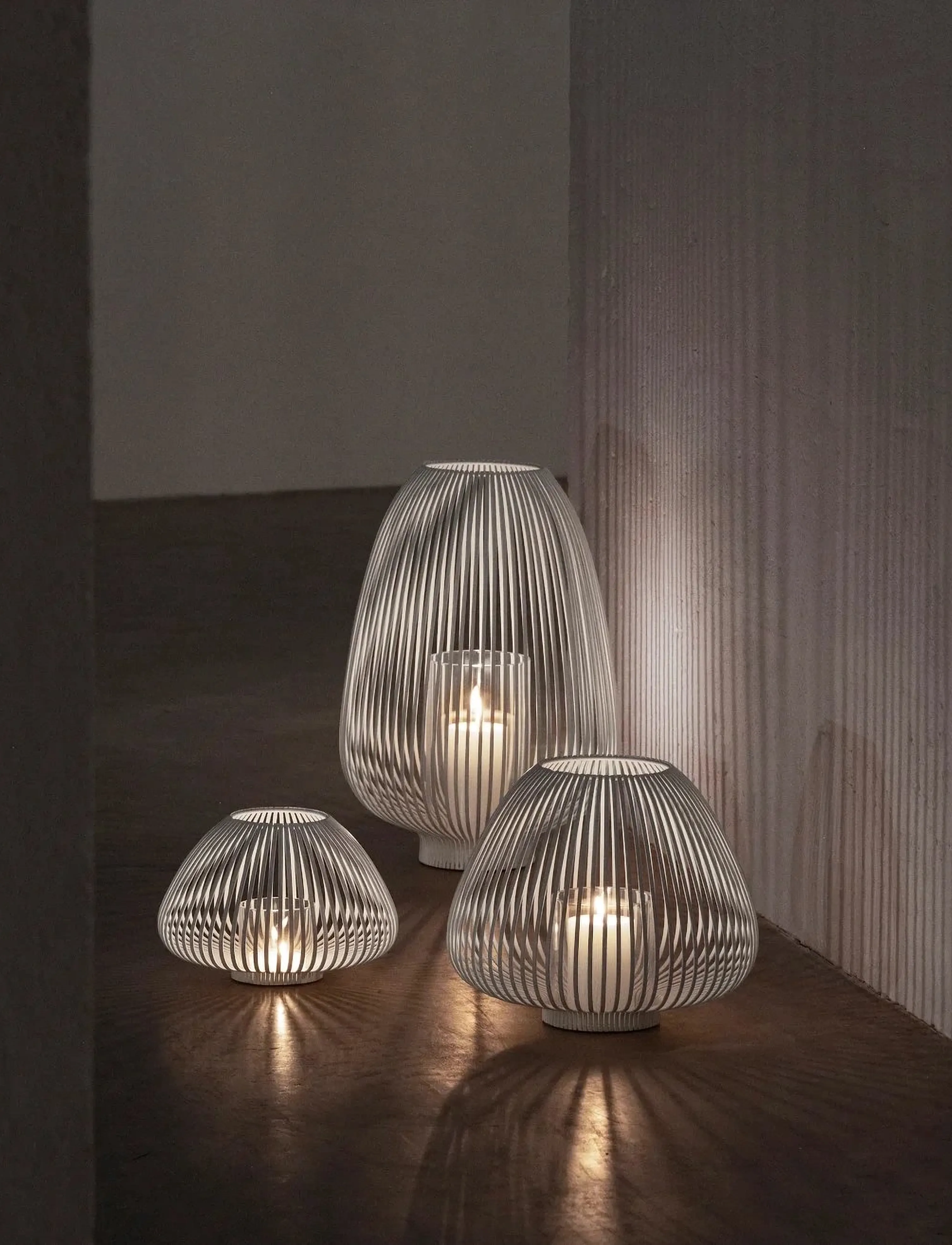 Blomus - Lantern M - Ø 31,5 x 30 cm - LYVA - White - lanterner - white - 5