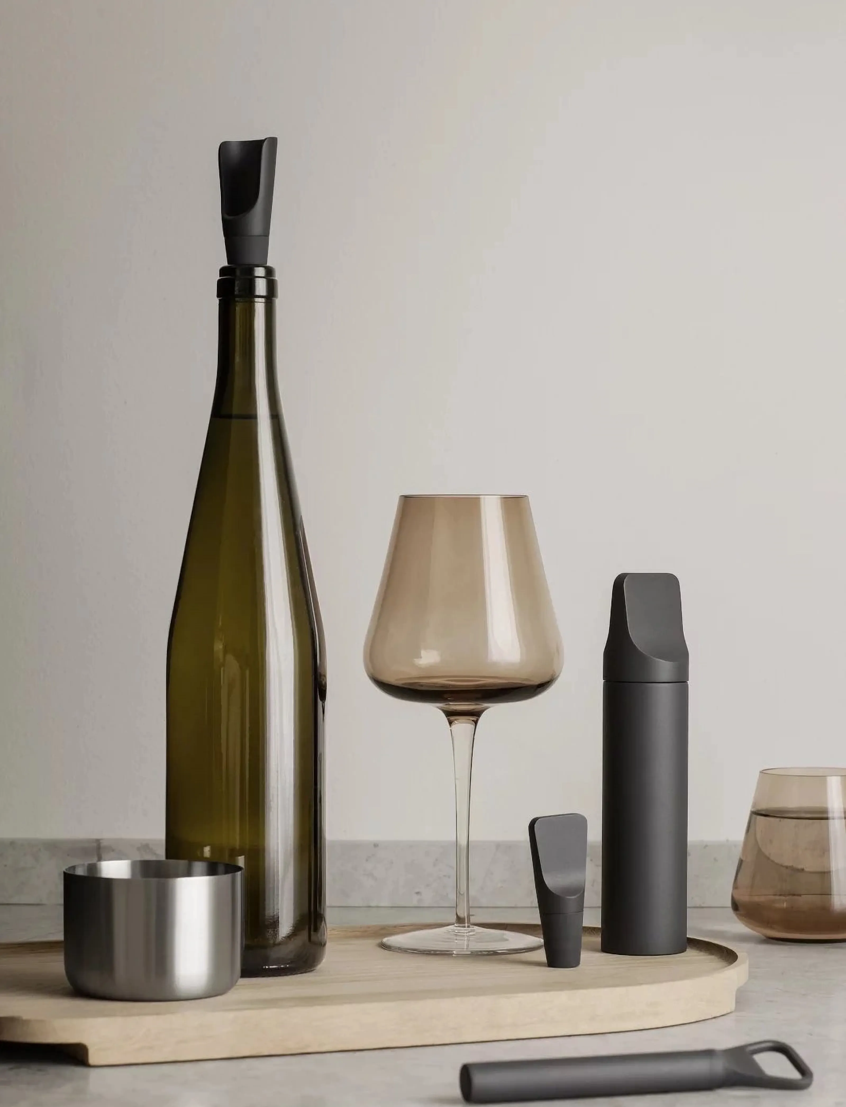 Blomus Set 2 Wine Accessories - 7,2 X 2,2 X 3 cm - Ilo - Magnet, L 3 cm, Black, Tilbehør Til Drinks Og Barer > Flaskeåbnere Og Vinpropper, Unisex