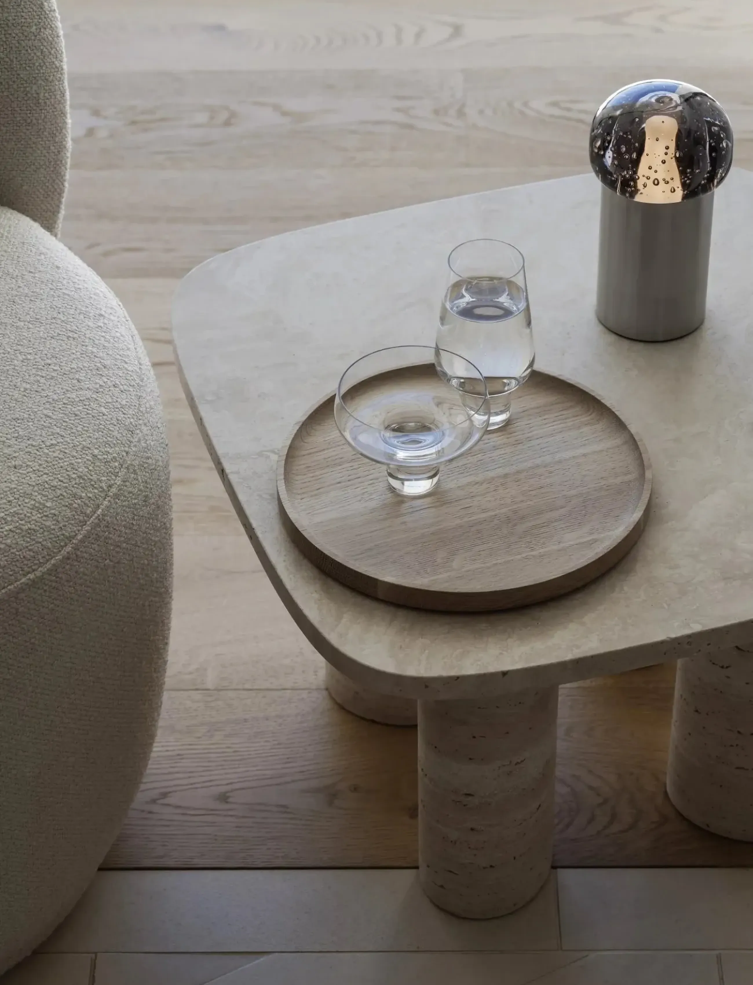 Blomus - Tray M - Ø 34 cm - OKU - Oak - serveringsbakker - oak - 2