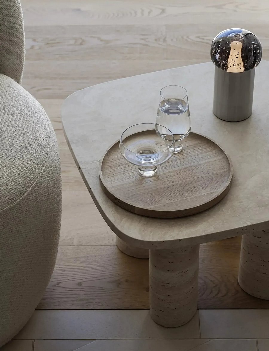 Blomus - Tray M - Ø 34 cm - OKU - Oak - tabletts - oak - 2