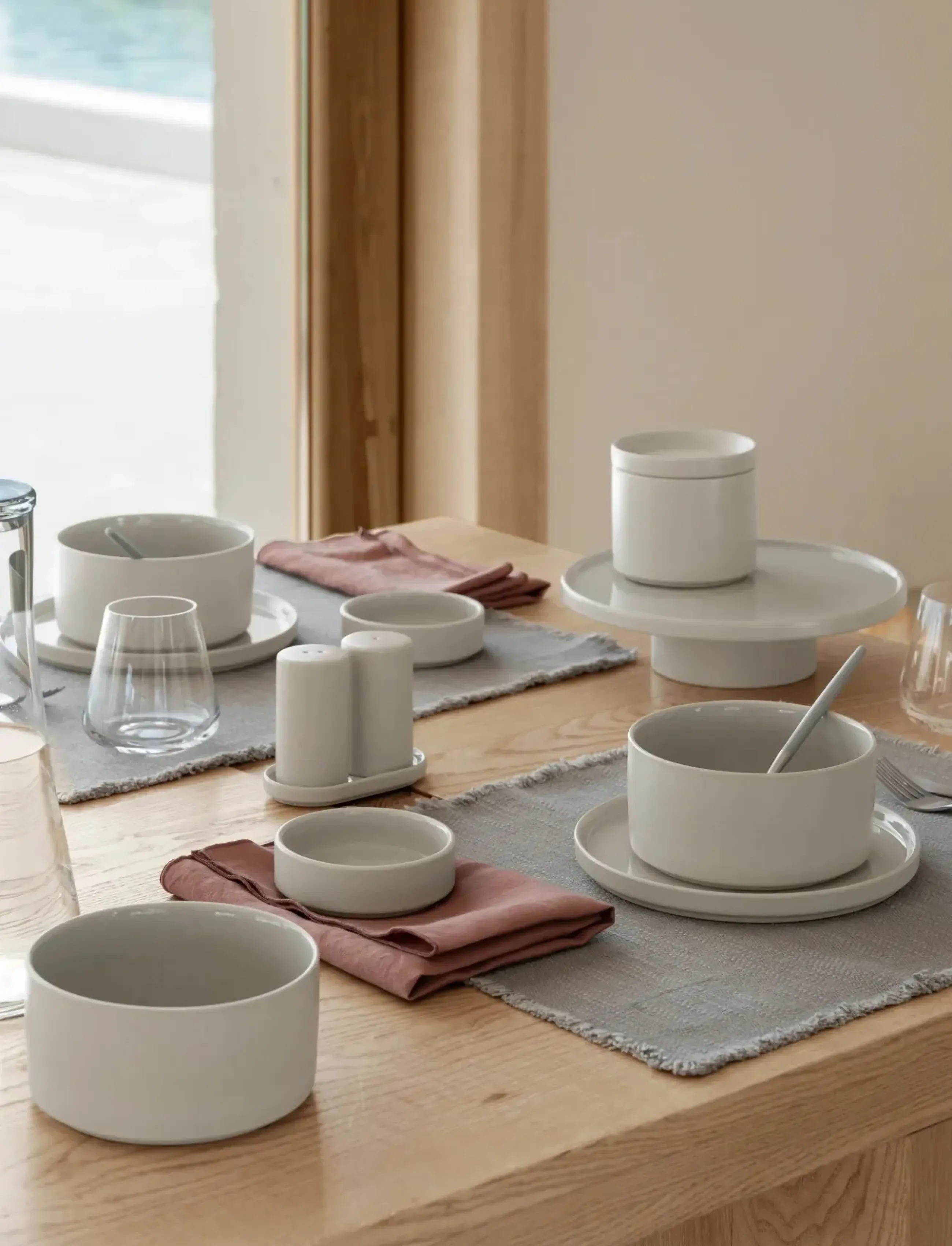 Blomus Salt & Pepper Shaker Ø 4,5 Cm Pilar Moonbeam, L 11.2 cm, Grinders, Creme - Shakers, Homeware