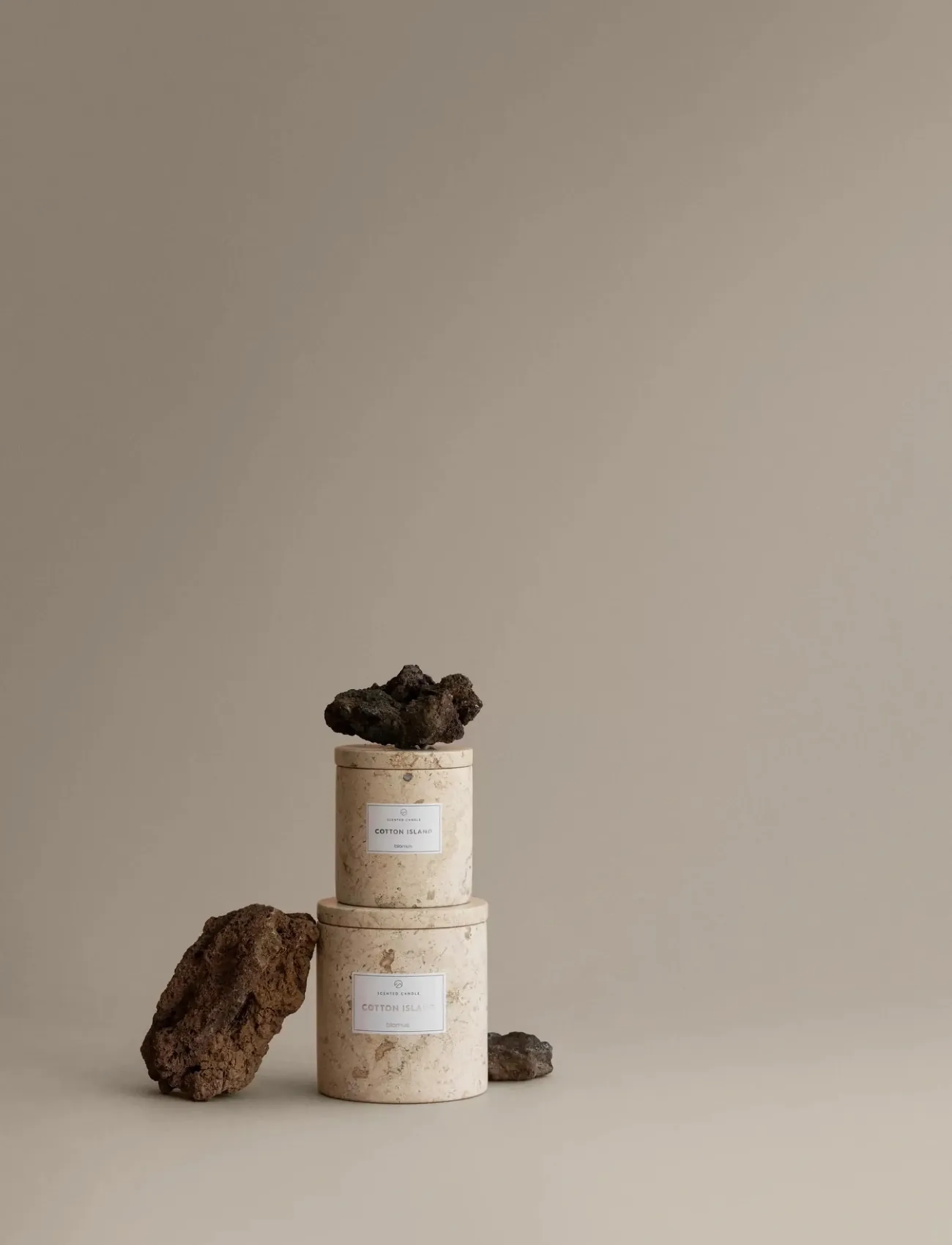 Blomus - Scented Travertine Candle - 11 cm, Ø 10 cm - FRABLI - Travertine - above 500kr - travertine - 2