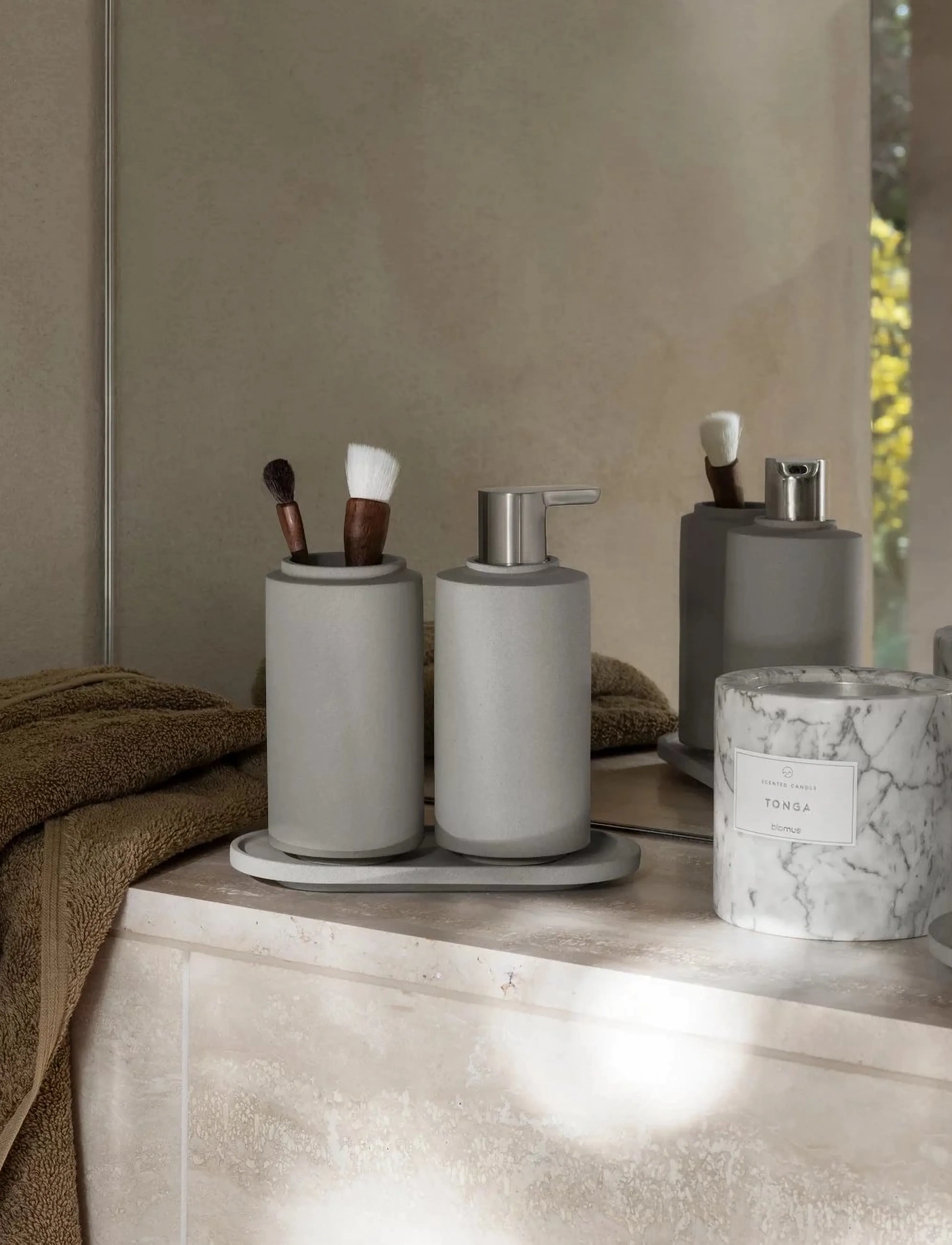 Blomus Scented Travertine Candle 11 Cm, Ø 10 Cm Frabli Sharkskin, L 100 cm, Home, Grau - Candles, Homeware