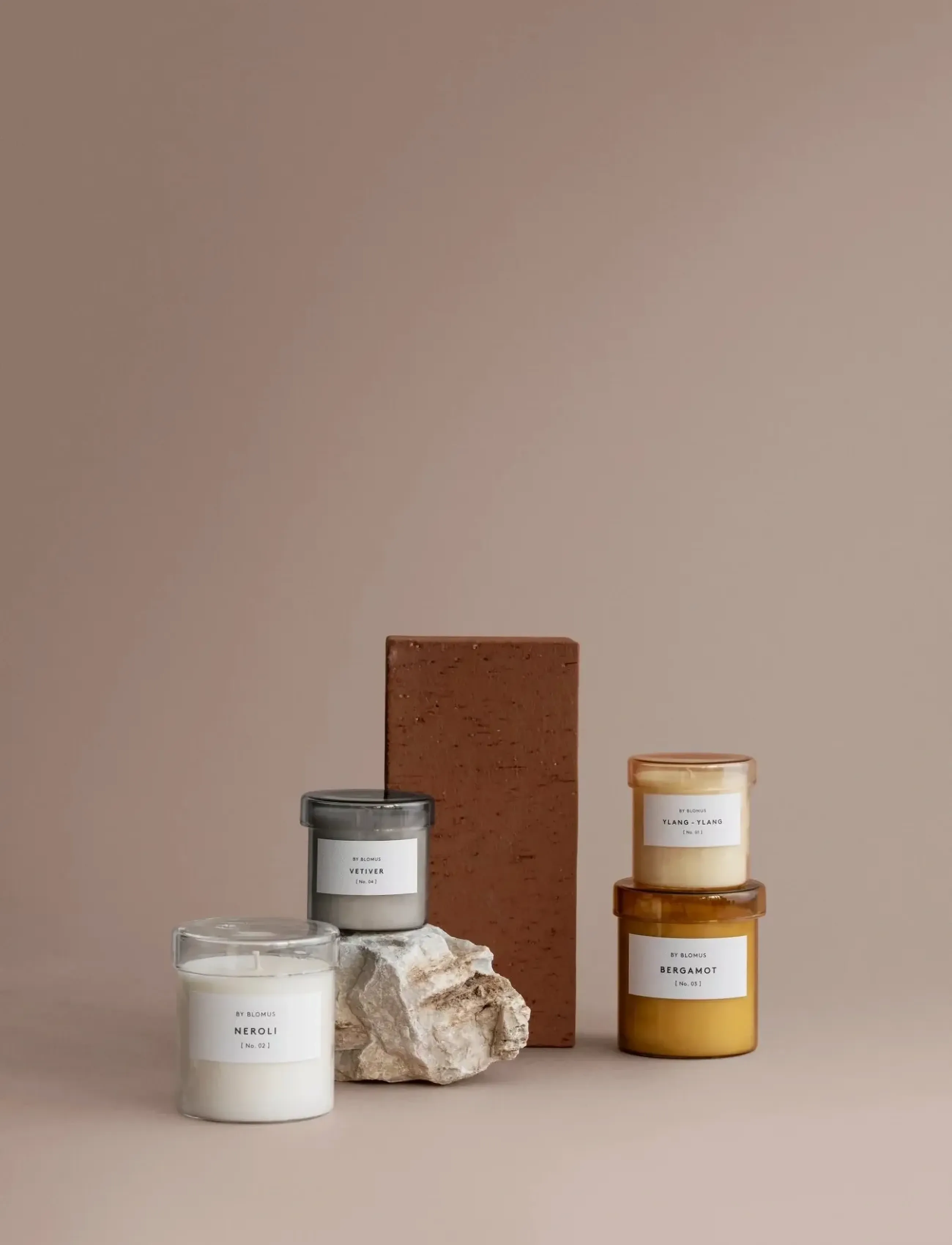 Blomus - Scented Candle L - 9,5 cm, Ø 9 cm - VALOA - Lily White - duftlys - lily white - 4