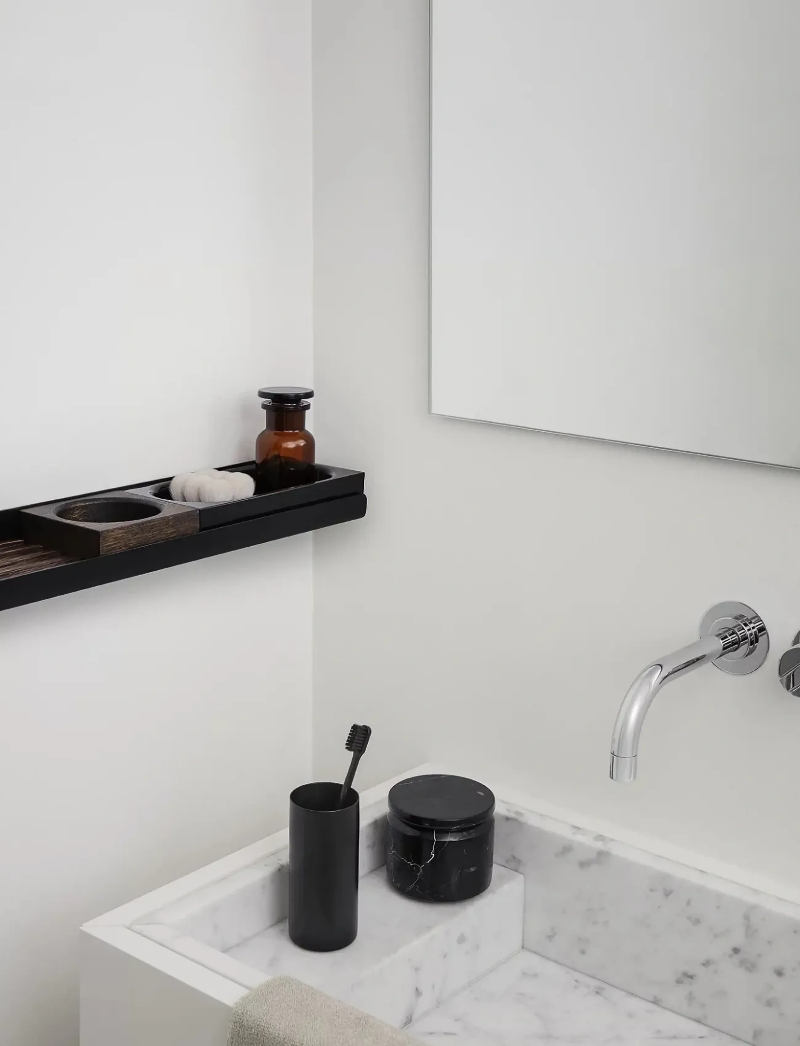 Blomus Wall-Mounted Toilet Brush - 49 cm, Ø 8,5 cm - Modo - Black, L 8.9 cm, Black, Badeværelsesinteriør > Toiletbørster, Unisex