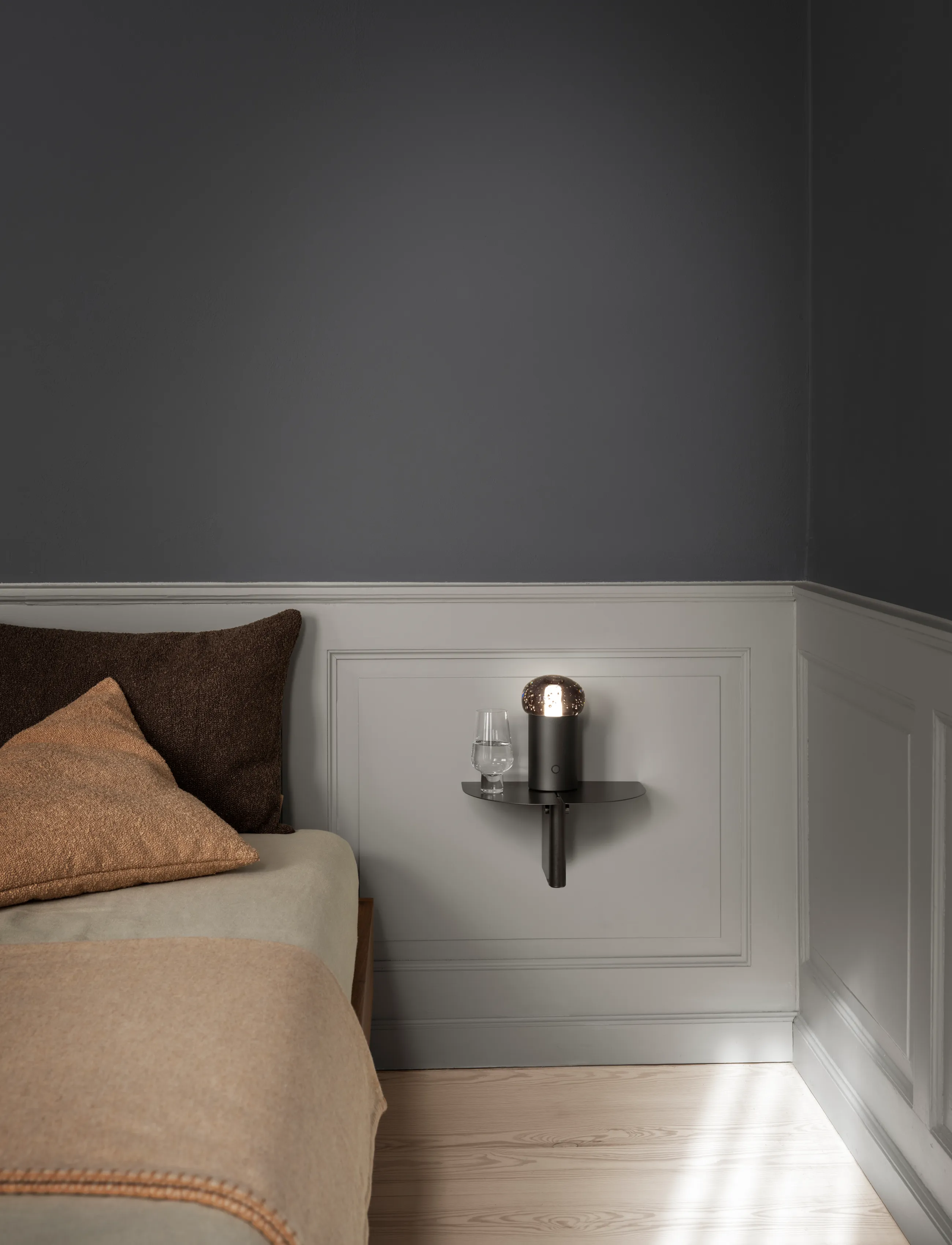 Blomus - Wall Shelf - ORU - hylder - burned metal - 3