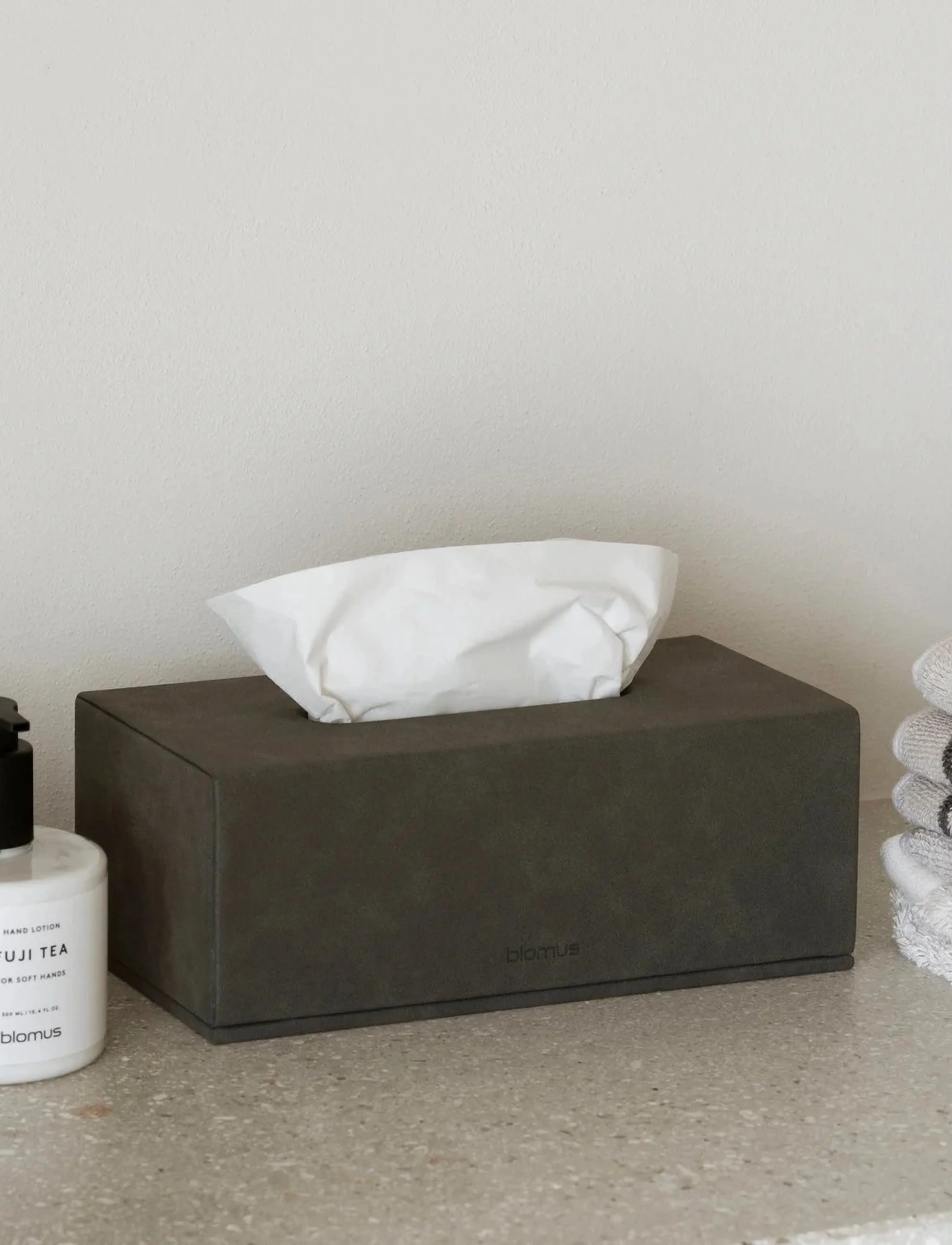 Blomus - Set of 2 Guest Hand Towel - 50 x 30 cm - ARTO - Moonbeam/Magnet - gästhanddukar - moonbeam/magnet - 2