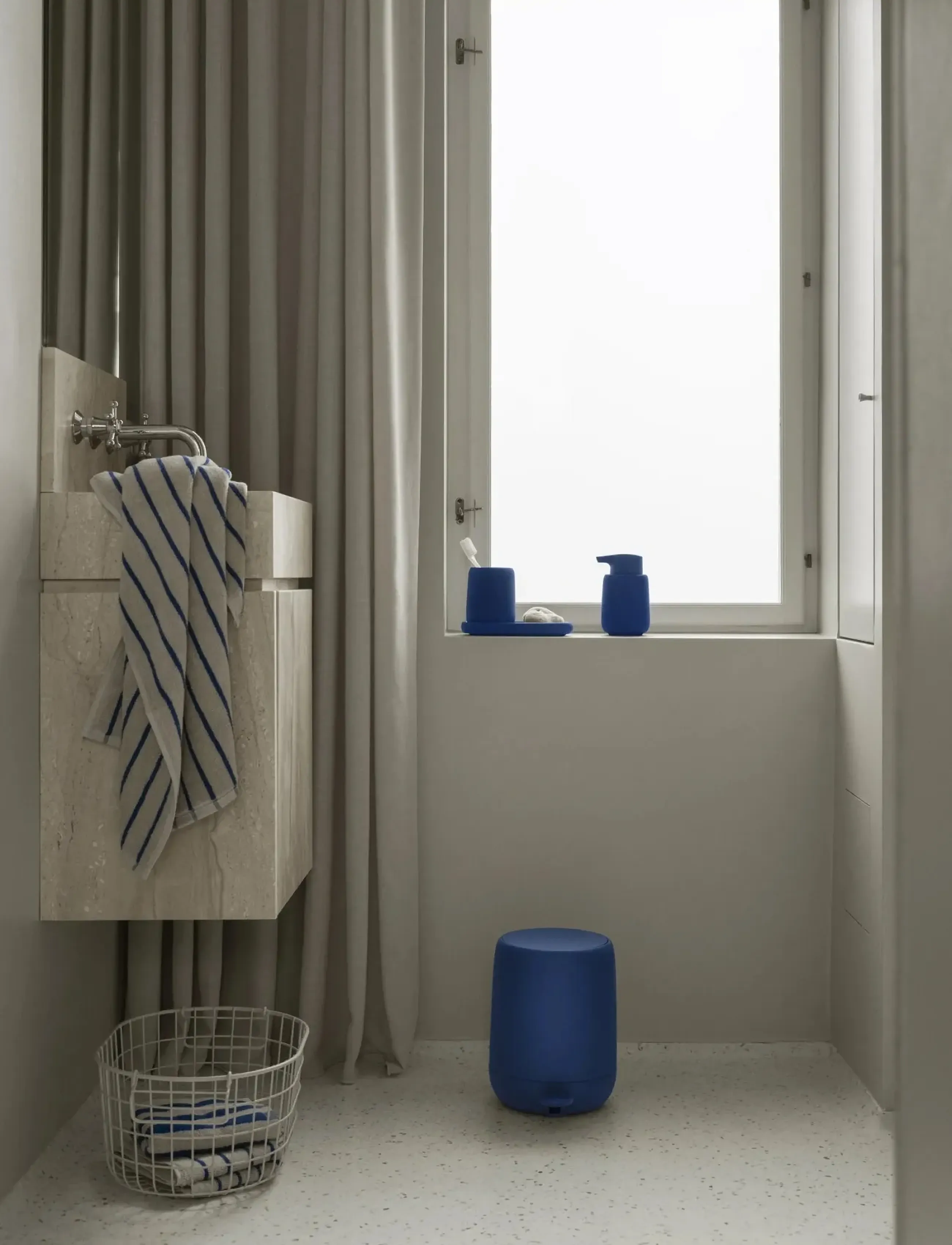 Blomus Bath Towel 140 X 70 Cm Arto Moonbeam/Mazarine Blue, L 143 cm, Towels & Towels, Blau - Homeware