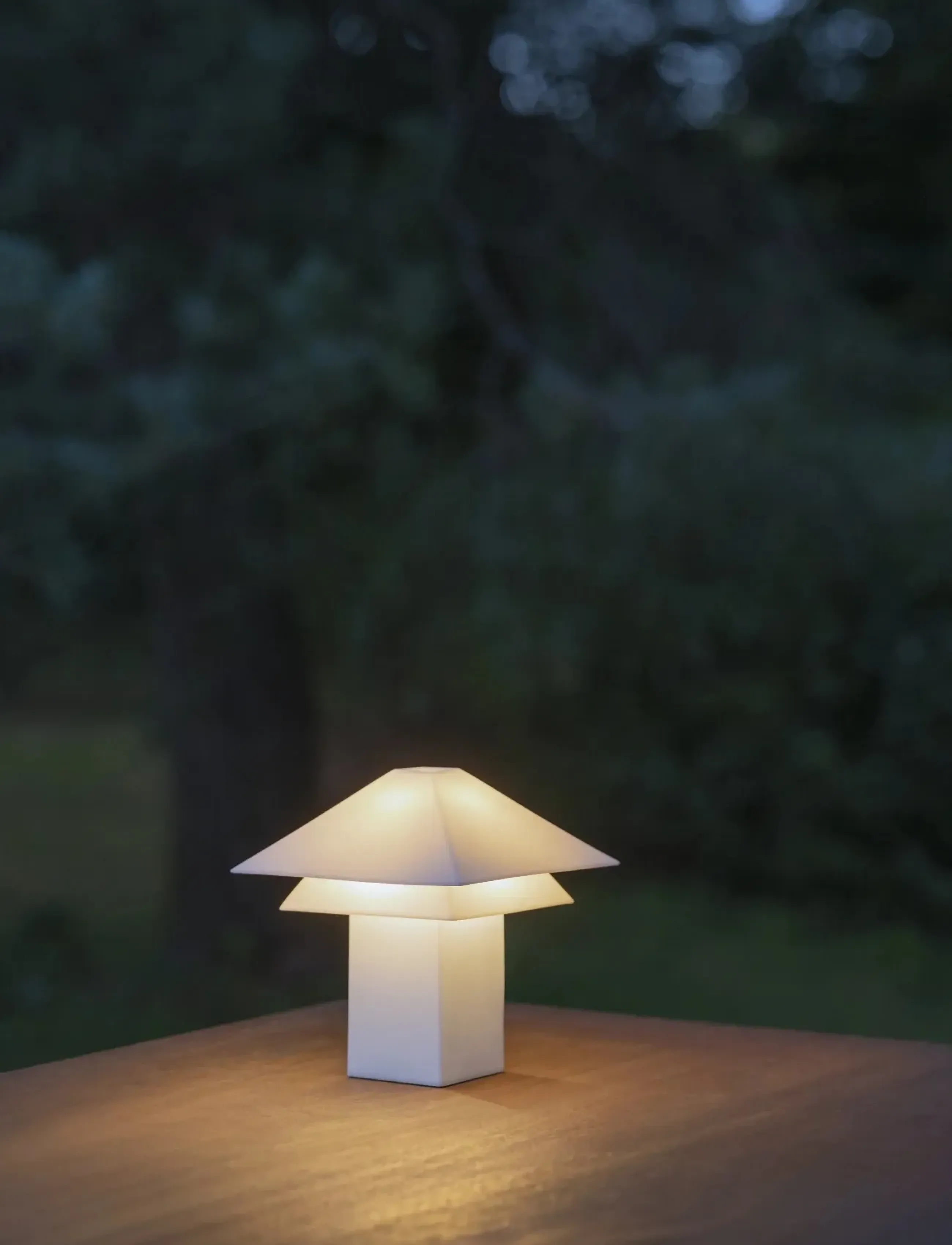 Blomus - Mobile LED Leuchte - 18,5 x 17 x 17 cm - SANAKA - White - lampes portatives - white - 5