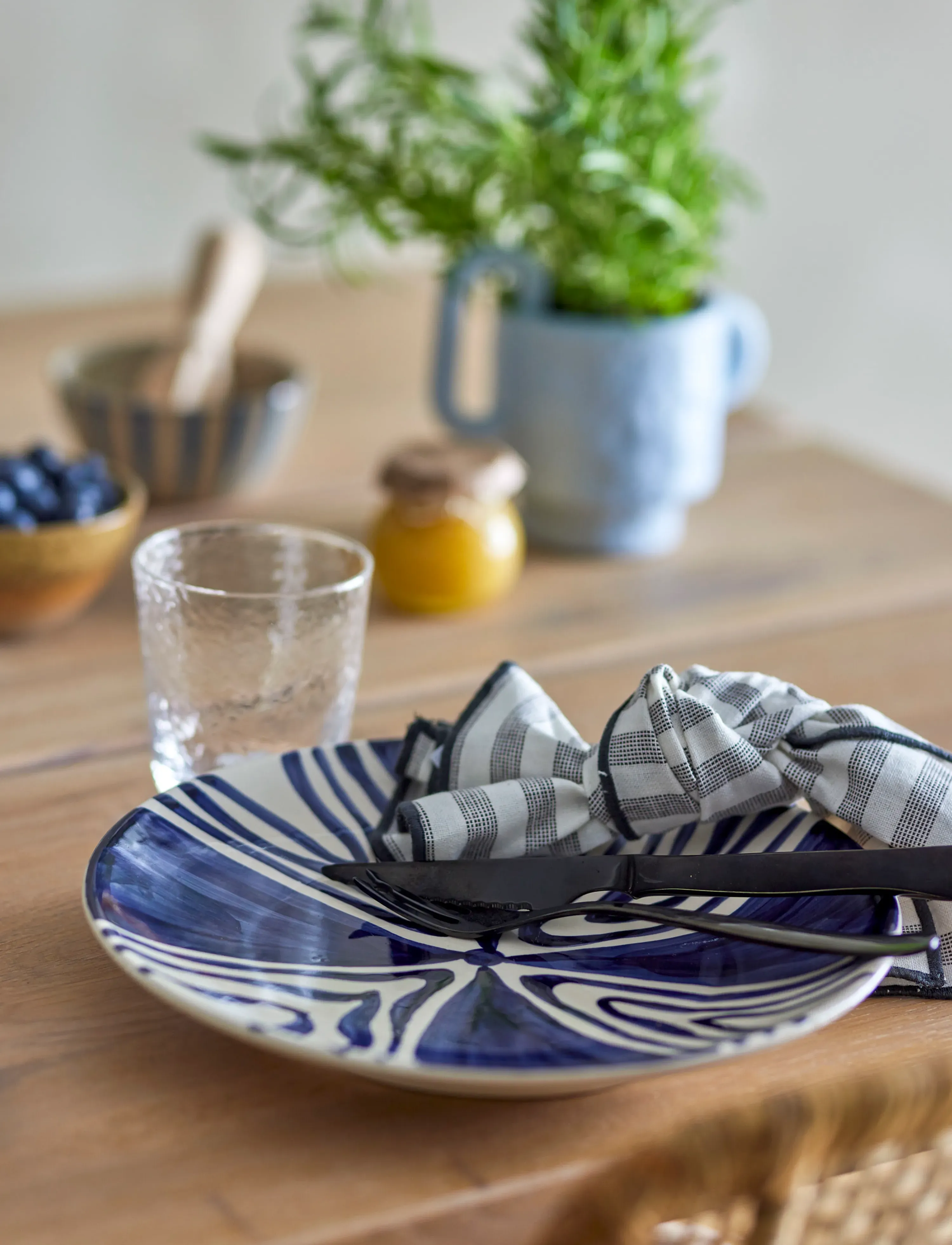 Bloomingville Shama Plate, Ø 27 cm, Plates, Marineblau - Dinner Homeware