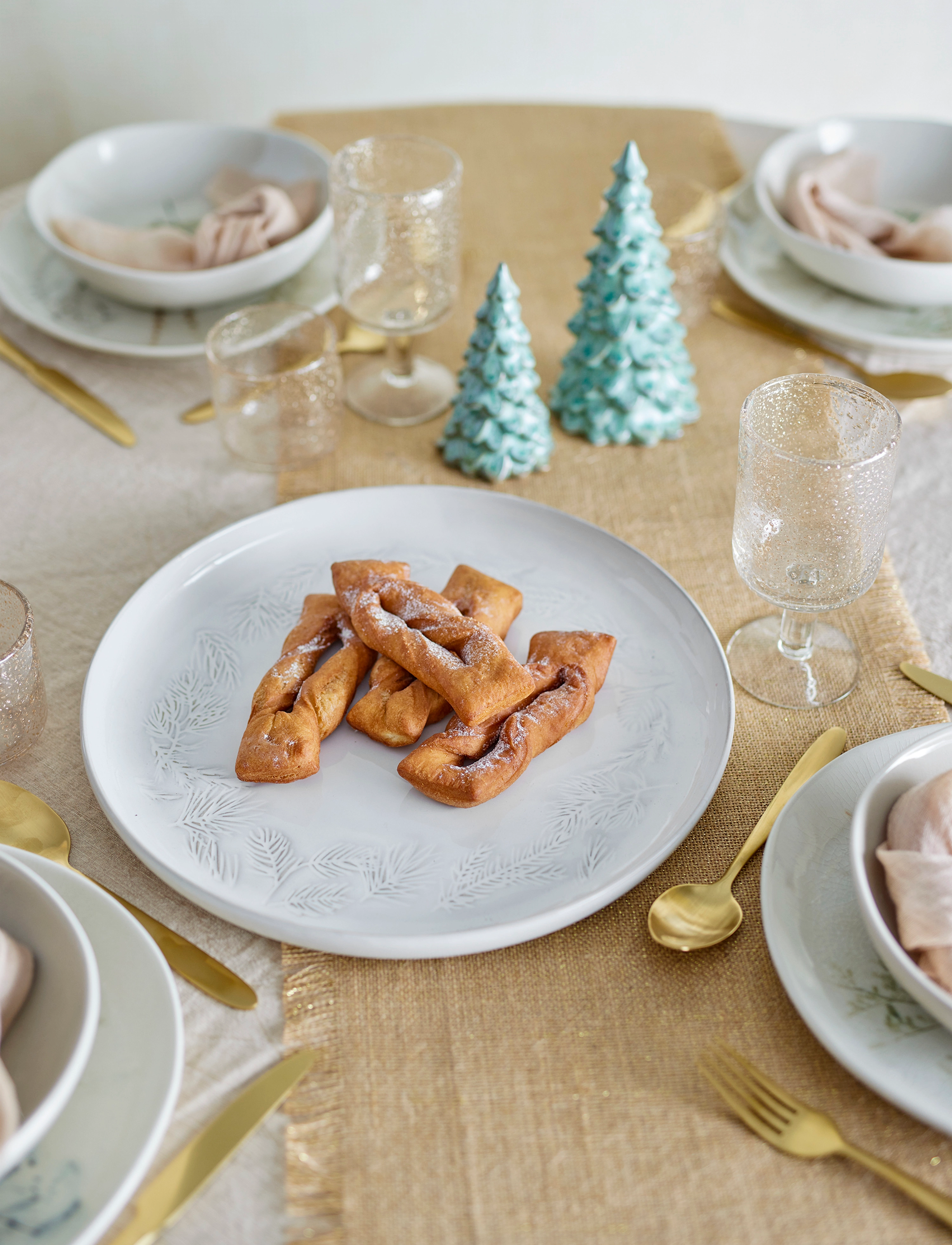 Bloomingville Winter Serving Plate, One Size, White, Serveringsfade > Serveringsfade, Unisex