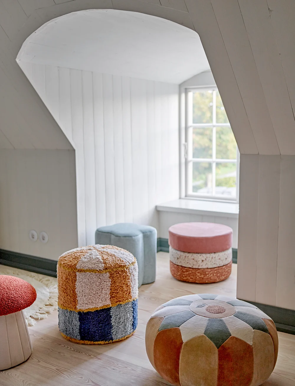 Bloomingville - Kio Pouf - sittpuffar - blue - 2