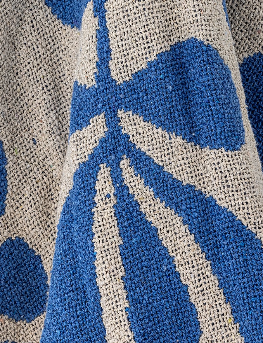 Bloomingville - Nevine Throw - pleedid - blue - 3