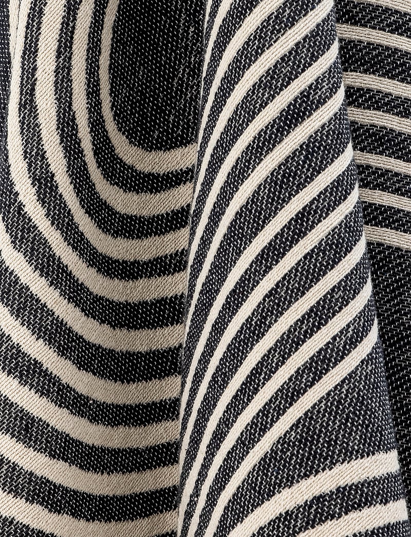 Bloomingville - Anek Throw - tekid ja katted - black - 2