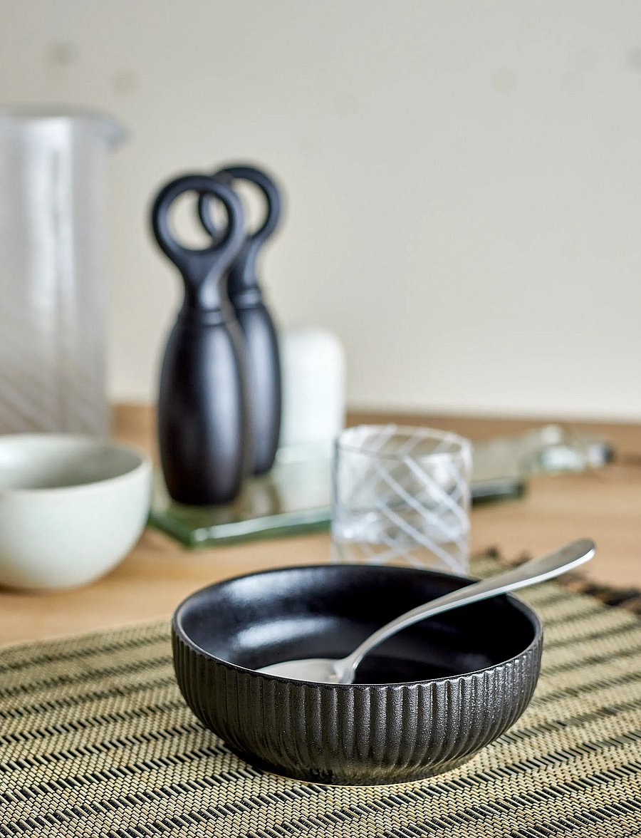 Bloomingville - Neri Bowl, Black, Stoneware - servierschalen - black - 0