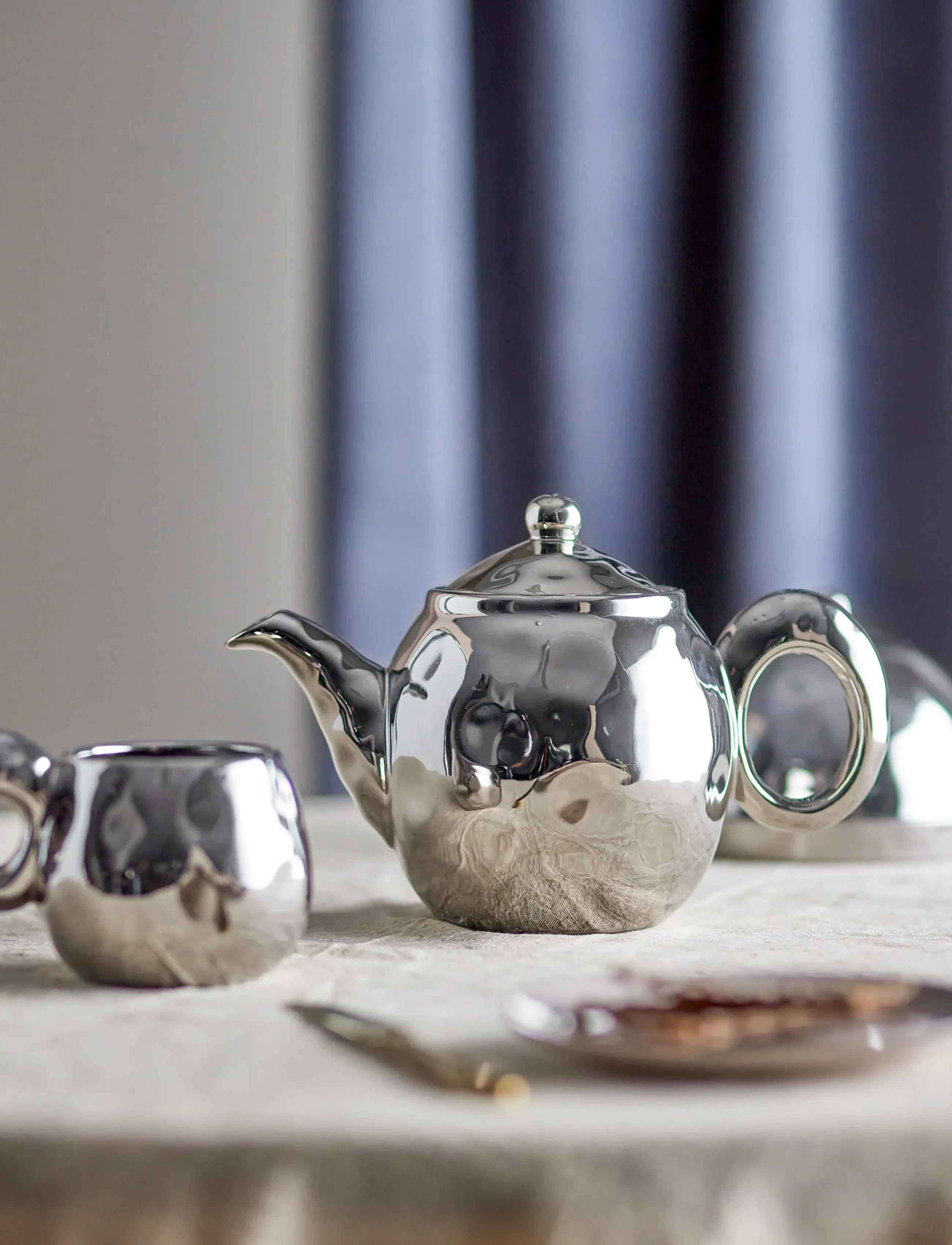 Bloomingville - Shine Teapot w/Strainer - silver - 4