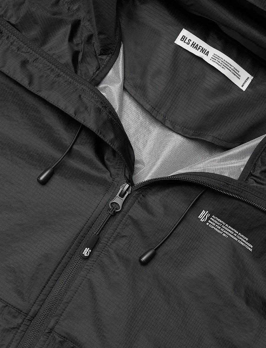 BLS Hafnia - Alpha Windbreaker - friluftsjackor - black - 2