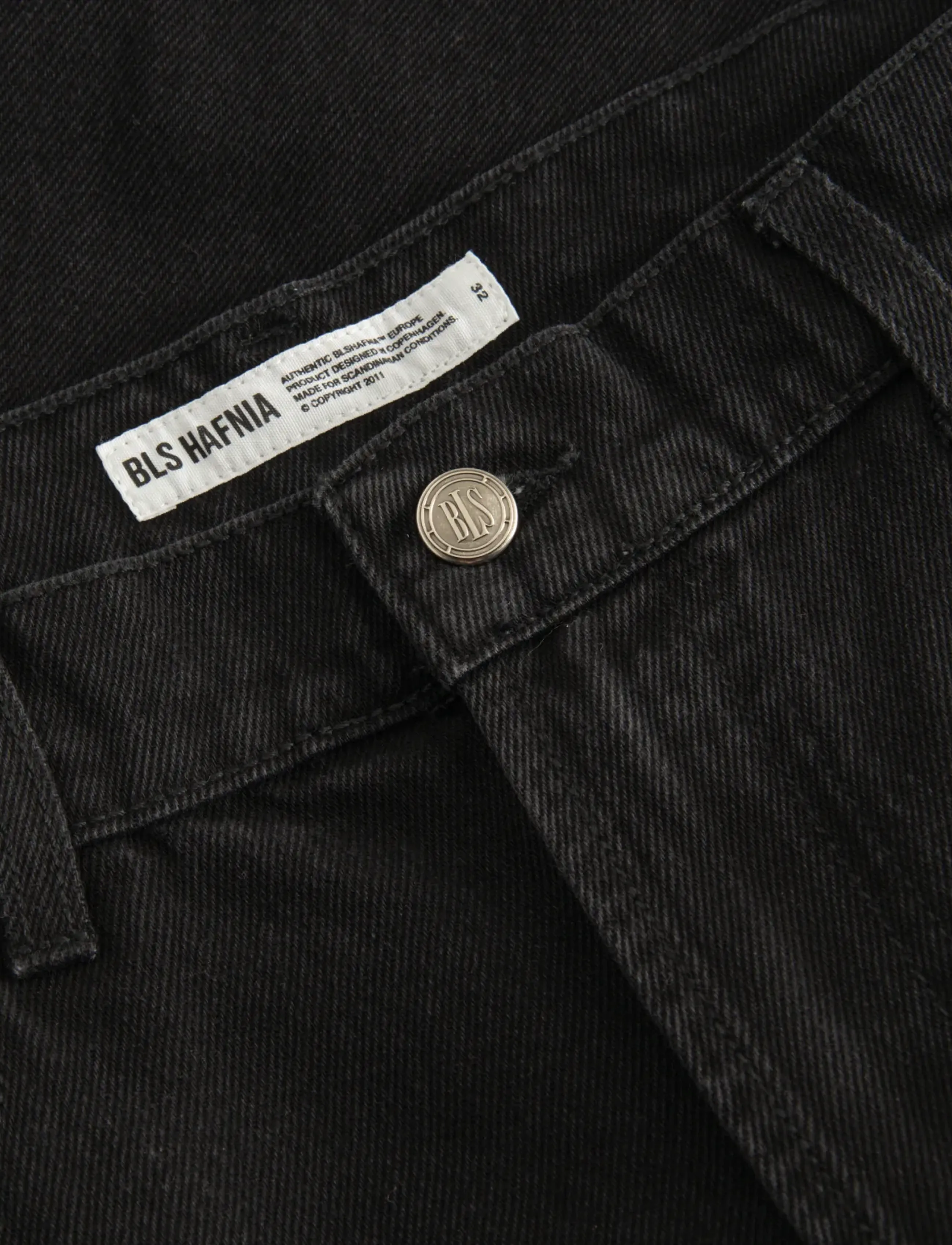 BLS Hafnia - Embossed Jeans - alt laienevad teksad - black - 4