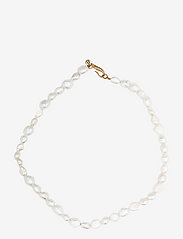 Irregular pearls necklace