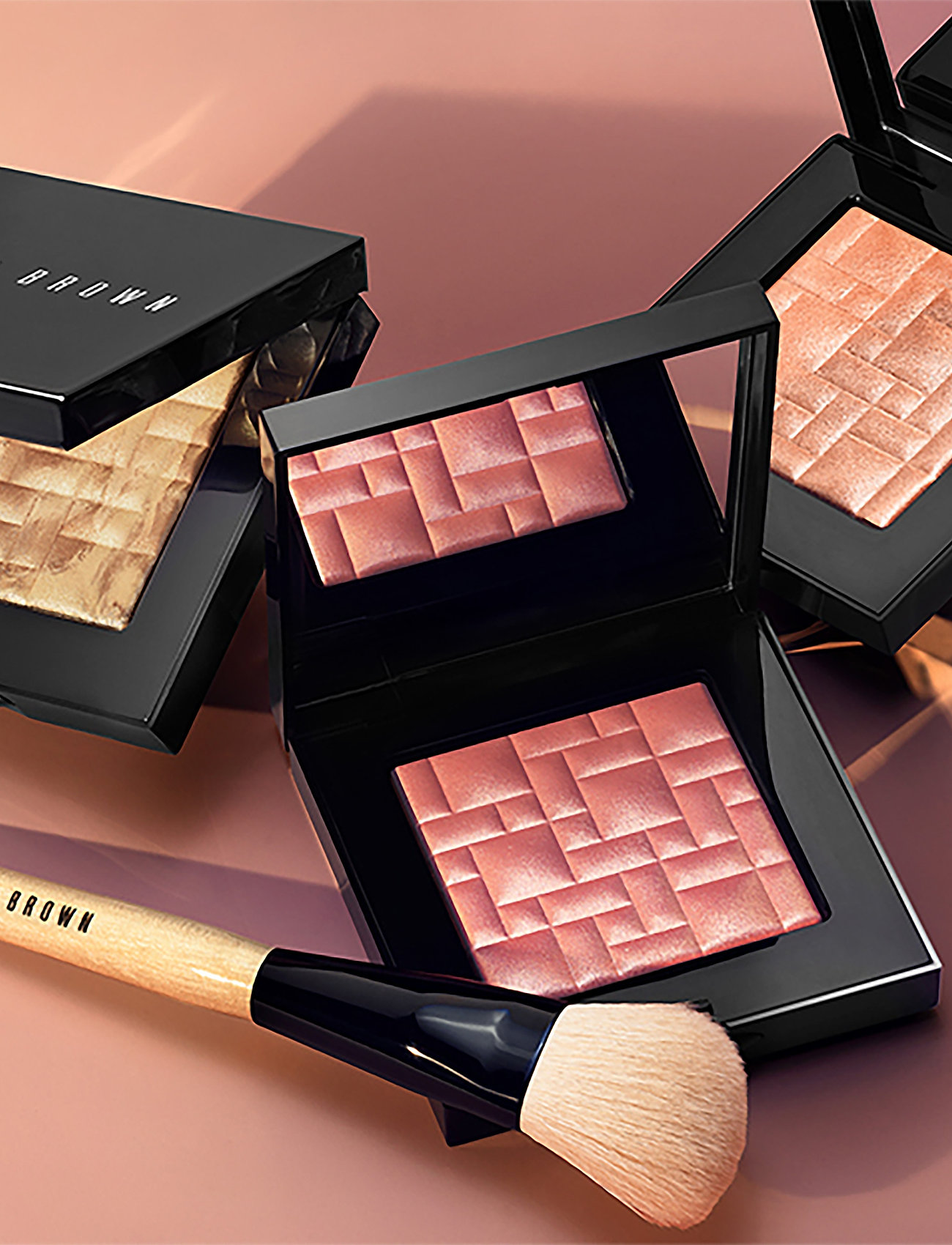 Bobbi Brown - Highlighting Powder - makeup - pink glow - 1