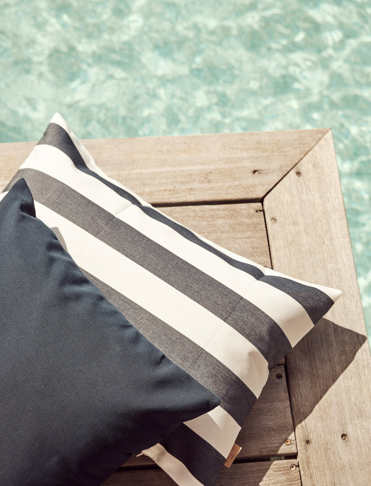 Boel & Jan - Cushion cover - Outdoor stripe - kussenhoezen - blue - 1