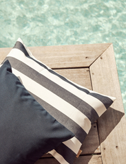 Boel & Jan - Cushion cover - Outdoor stripe - dekoratīvas spilvendrānas - blue - 1