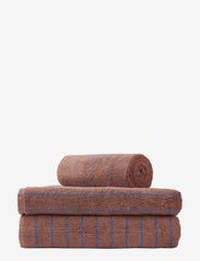 Bongusta - Naram bath towel - badehåndklæder - camel and ultramarine blue - 0
