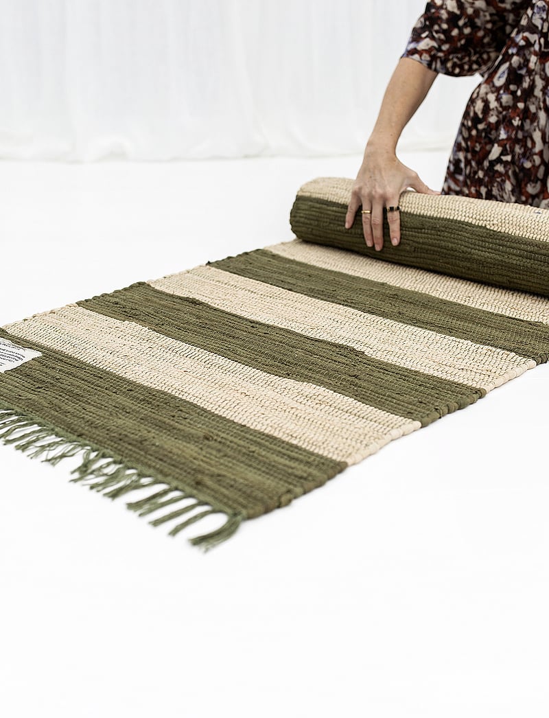 Bongusta - Chindi Rug 60 x 90 cm - rektangulära mattor - army & beige - 0