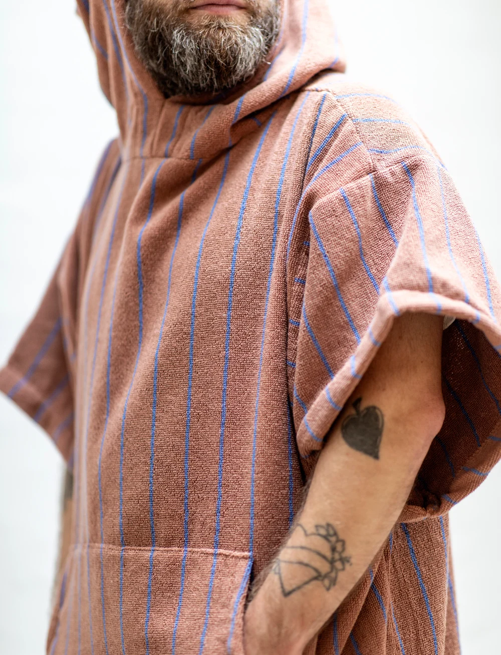 Bongusta - Naram Poncho - osta hinna alusel - camel & ultramarine - 1