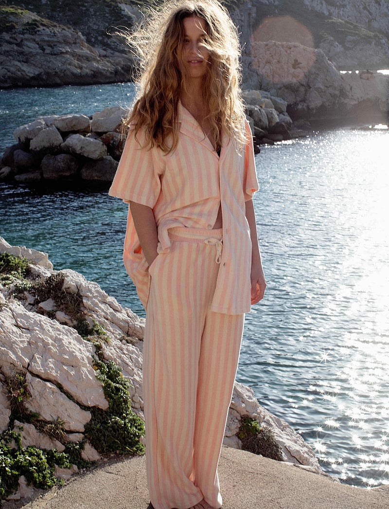 Bongusta - Naram Shirt - kortärmade skjortor - tropical & creme - 0