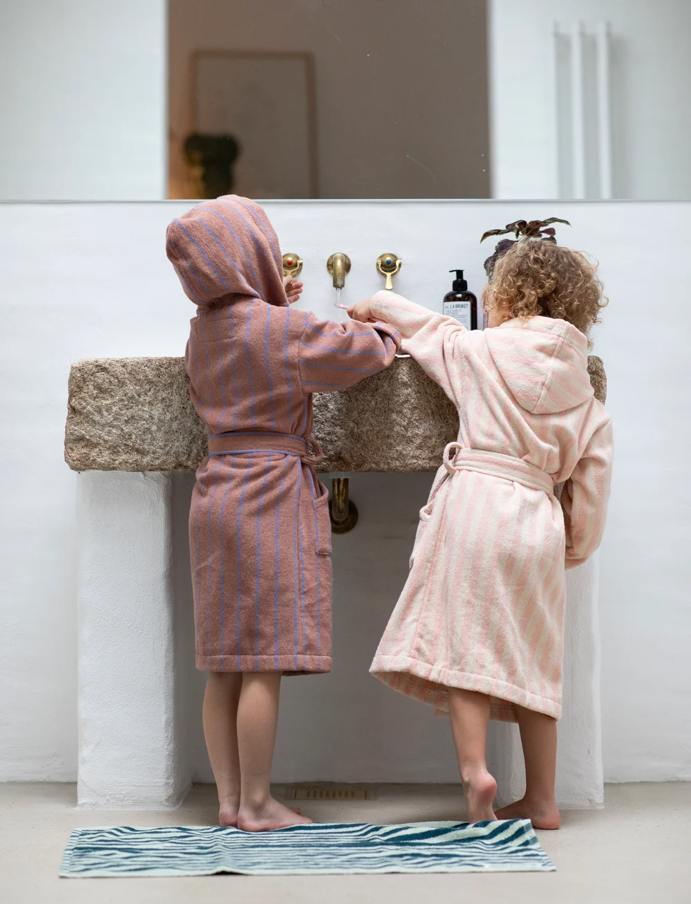 Bongusta - Naram Kids Bathrobe - morgonrockar - camel & ultramarine blue - 0