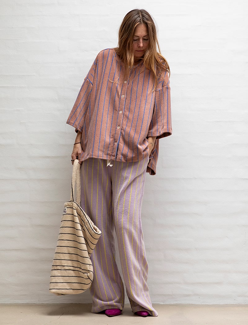 Bongusta - Naram Oversized Shirt - overshirts - camel & ultramarine - 0