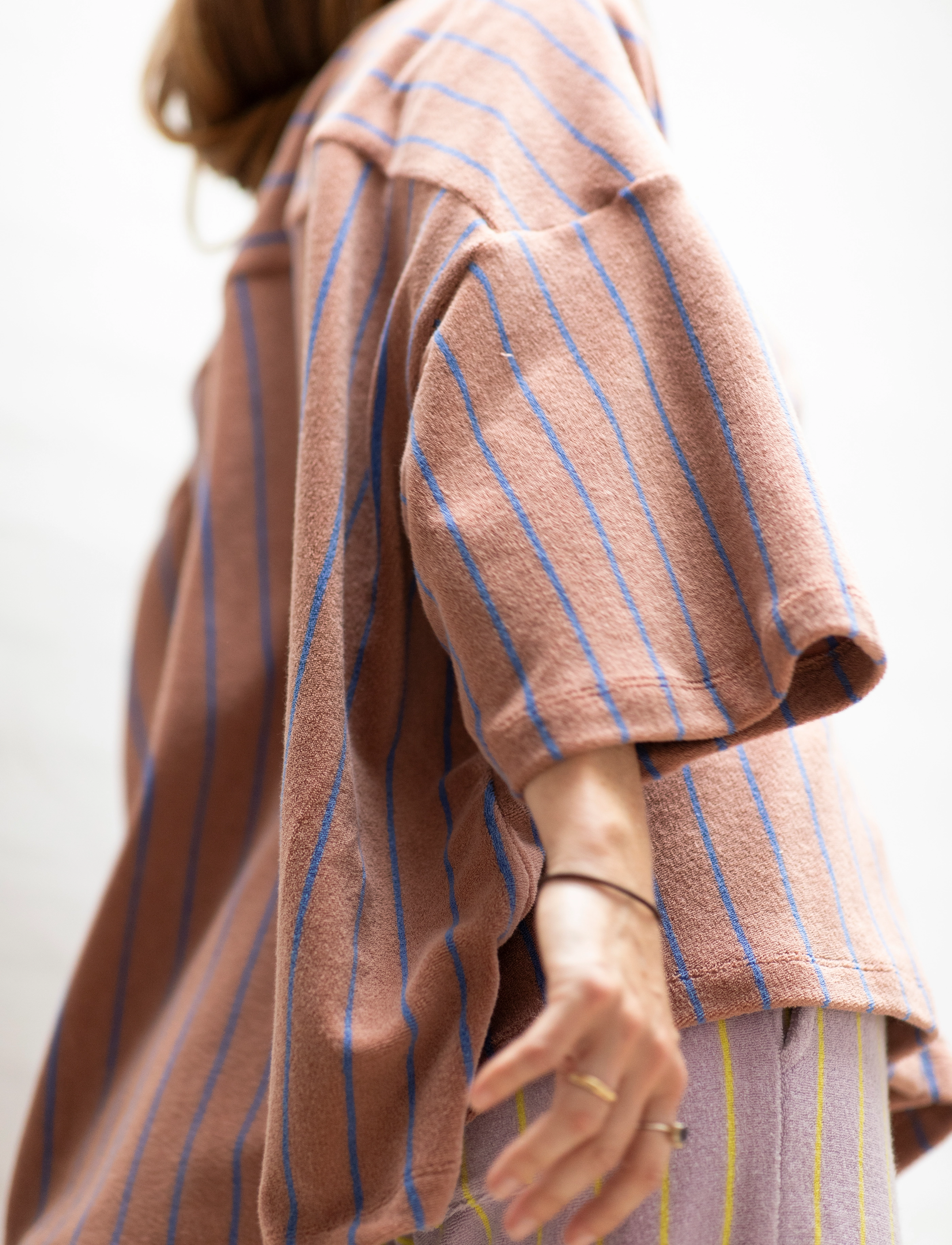 Bongusta - Naram Oversized Shirt - overshirts - camel & ultramarine - 4