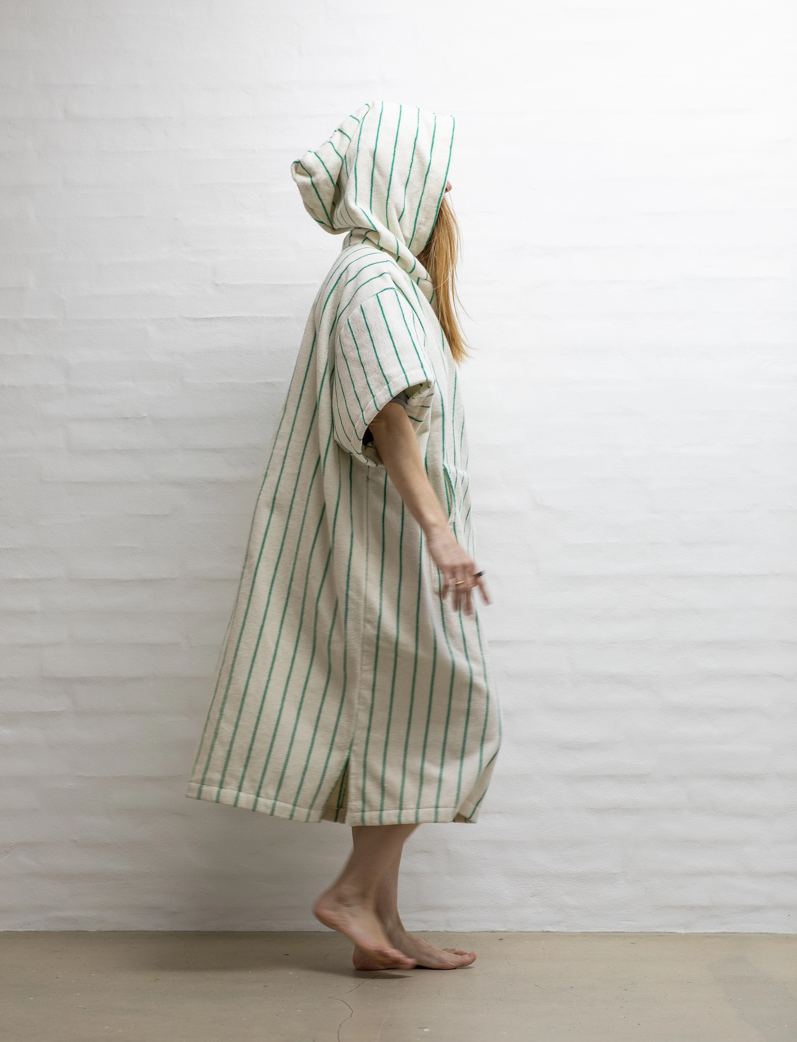 Bongusta Naram Poncho Pure White & Grass, L/XL, Bathroom Textiles, Weiß - Robes, Frauen